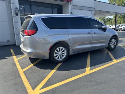2017 Chrysler Pacifica Touring   - Photo 4 - Fairview Heights, IL 62208