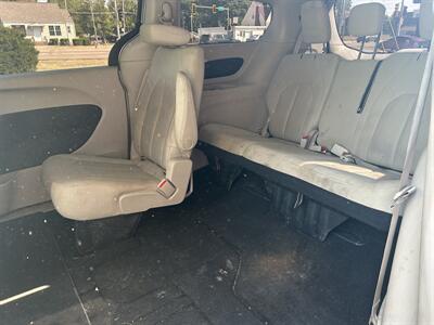 2017 Chrysler Pacifica Touring   - Photo 9 - Fairview Heights, IL 62208