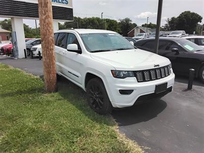 2017 Jeep Grand Cherokee Laredo   - Photo 2 - Cahokia, IL 62206