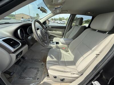 2012 Jeep Grand Cherokee Laredo   - Photo 9 - Cahokia, IL 62206