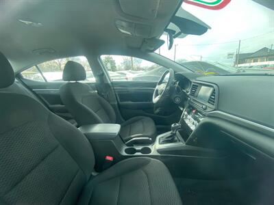 2020 Hyundai ELANTRA SEL   - Photo 5 - Belleville, IL 62226