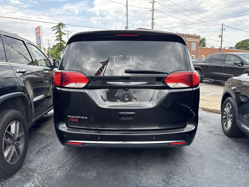 2017 Chrysler Pacifica Touring-L - Photo 3 - Millstadt, IL 62260