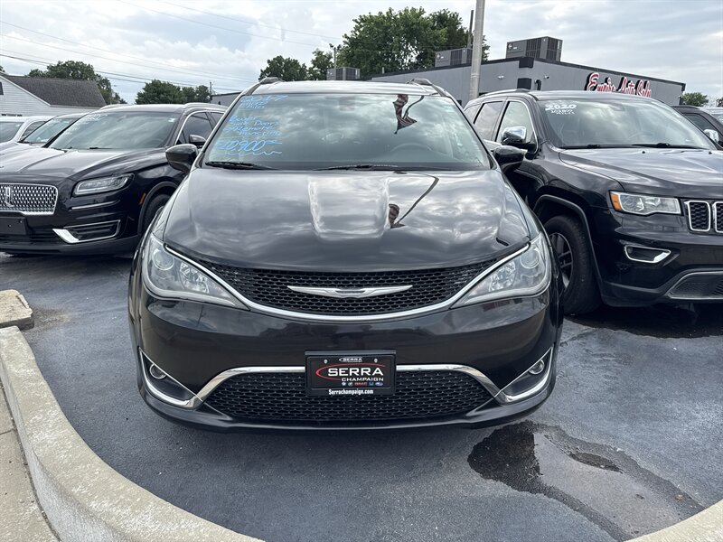 2017 Chrysler Pacifica Touring-L - Photo 2 - Millstadt, IL 62260