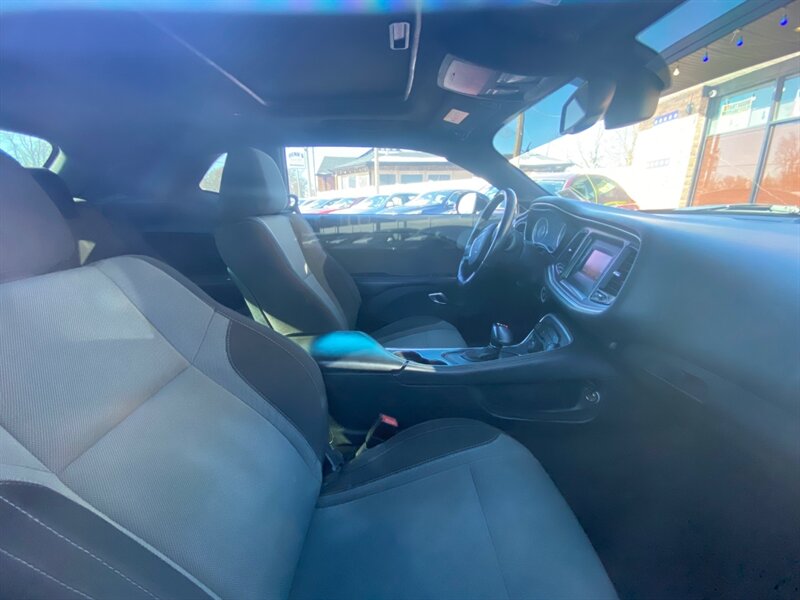 2016 Dodge Challenger SXT - Photo 4 - Belleville, IL 62226