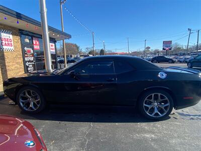2016 Dodge Challenger SXT - Photo 5 - Belleville, IL 62226