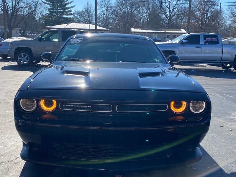 2016 Dodge Challenger SXT's photo