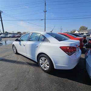 2012 Chevrolet Cruze LS   - Photo 9 - Belleville, IL 62223