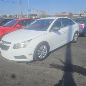 2012 Chevrolet Cruze LS   - Photo 2 - Belleville, IL 62223