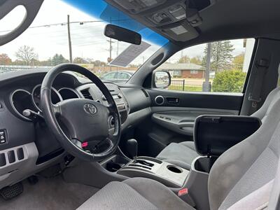 2005 Toyota Tacoma V6   - Photo 8 - Fairview Heights, IL 62208