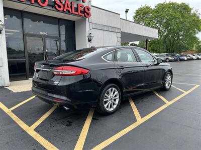 2017 Ford Fusion SE - Photo 4 - Fairview Heights, IL 62208