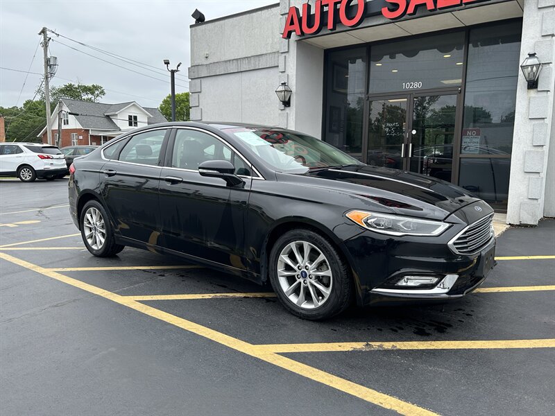 2017 Ford Fusion SE - Photo 2 - Fairview Heights, IL 62208
