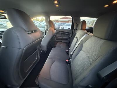 2011 Chevrolet Traverse LT   - Photo 10 - Cahokia, IL 62206