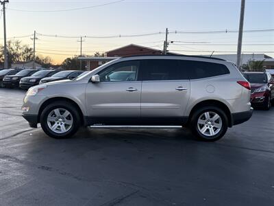 2011 Chevrolet Traverse LT   - Photo 2 - Cahokia, IL 62206