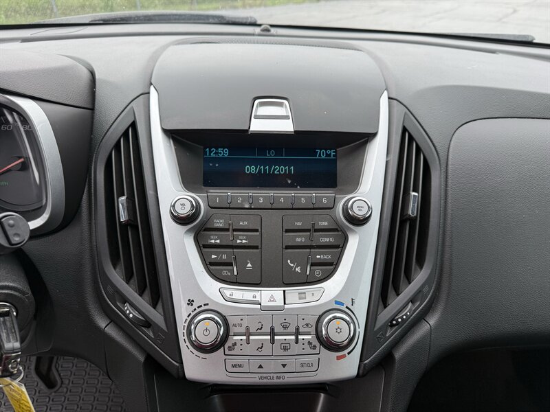 2011 Chevrolet Equinox LTZ - Photo 14 - Cahokia, IL 62206