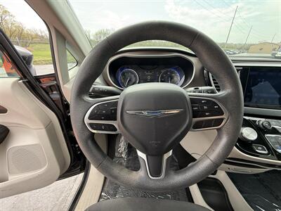 2017 Chrysler Pacifica Touring   - Photo 14 - Cahokia, IL 62206