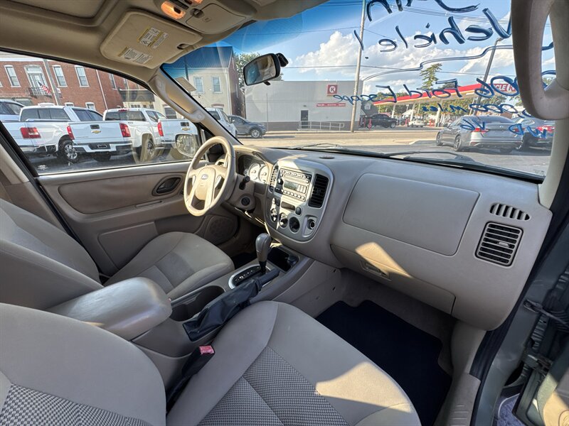 2006 Ford Escape XLT - Photo 11 - Millstadt, IL 62260