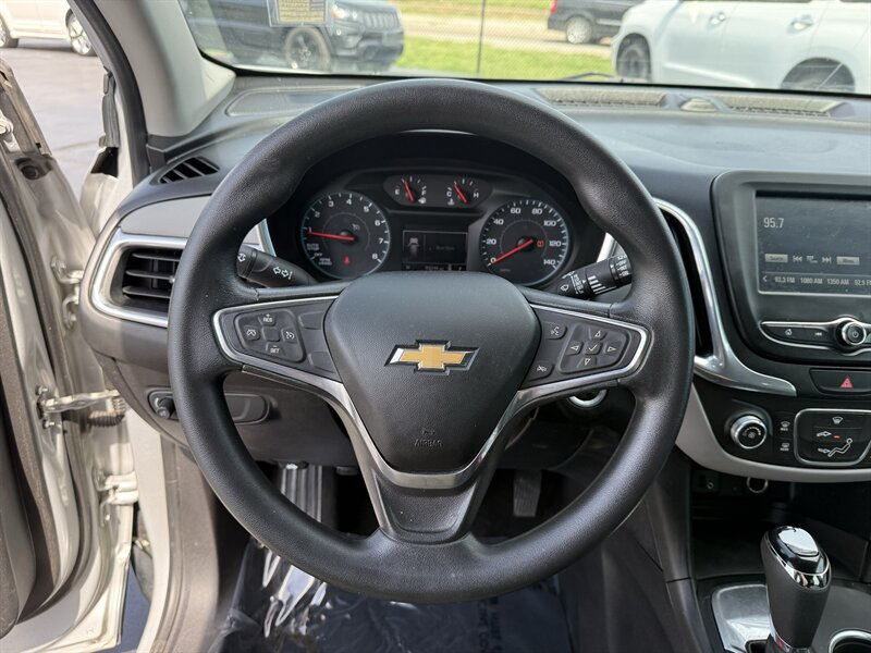 2018 Chevrolet Equinox LS - Photo 13 - Cahokia, IL 62206