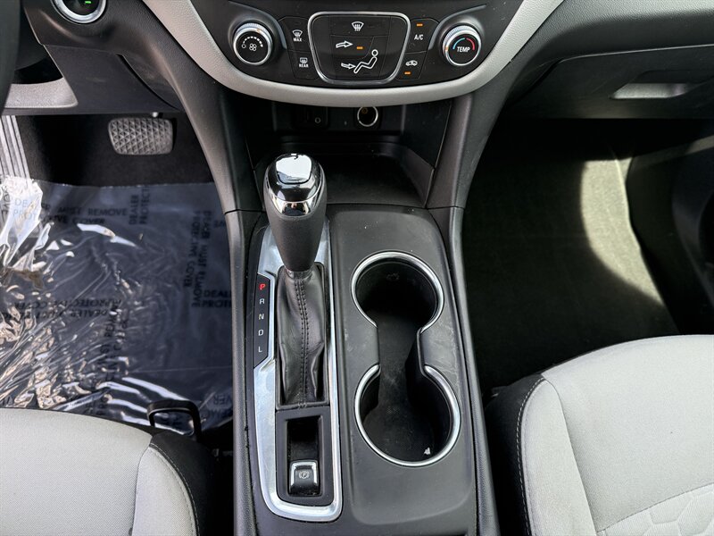 2018 Chevrolet Equinox LS - Photo 15 - Cahokia, IL 62206