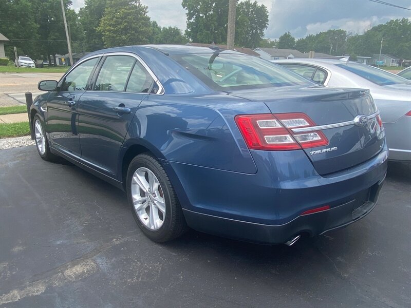 2018 Ford Taurus SE - Photo 6 - Belleville, IL 62226