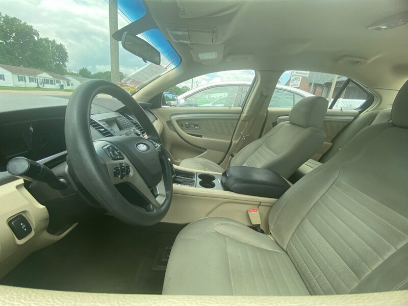 2018 Ford Taurus SE - Photo 4 - Belleville, IL 62226