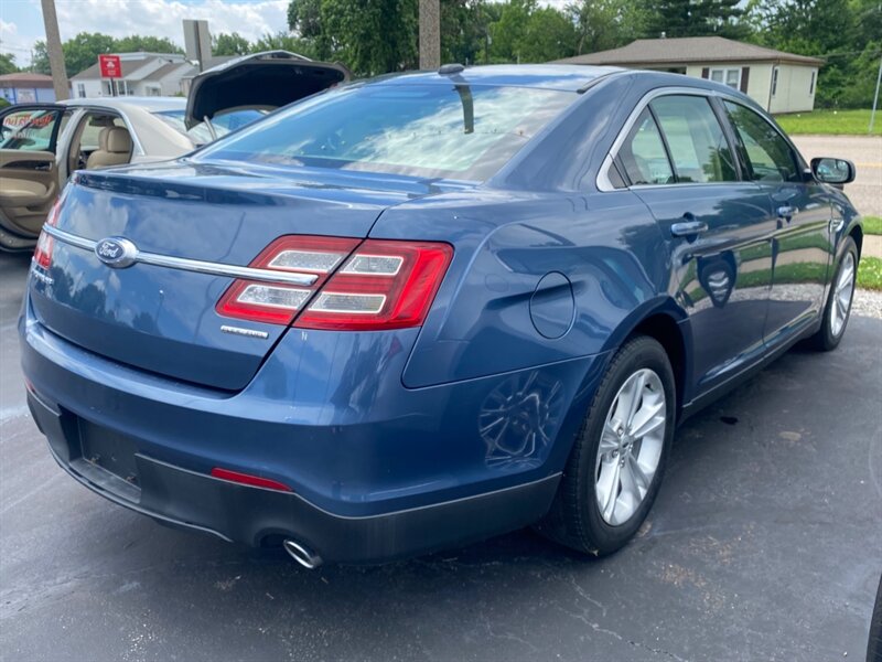 2018 Ford Taurus SE - Photo 9 - Belleville, IL 62226
