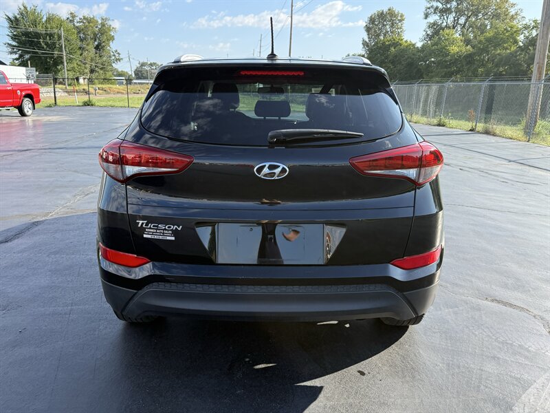 2017 Hyundai TUCSON SE - Photo 8 - Cahokia, IL 62206