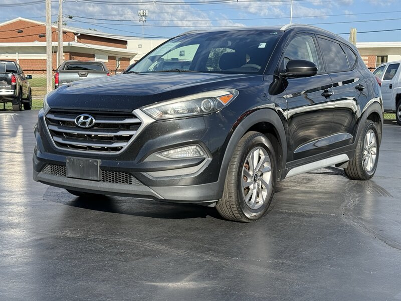 2017 Hyundai TUCSON SE   - Photo 1 - Cahokia, IL 62206
