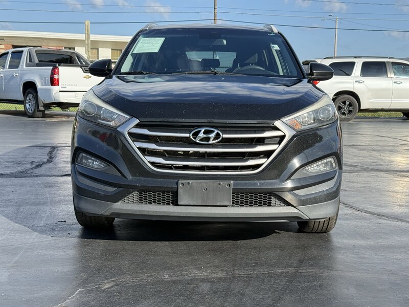 2017 Hyundai TUCSON SE - Photo 2 - Cahokia, IL 62206