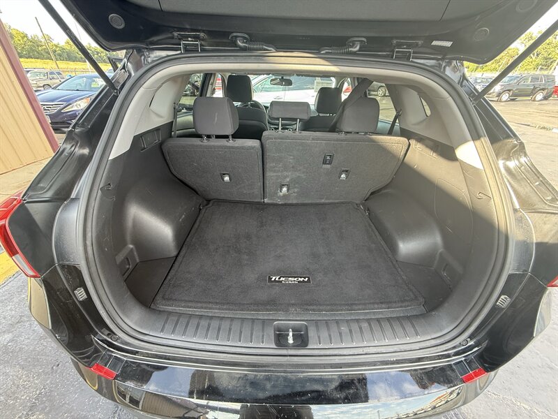 2017 Hyundai TUCSON SE - Photo 16 - Cahokia, IL 62206