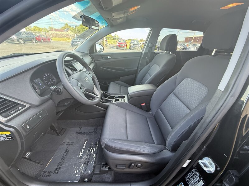 2017 Hyundai TUCSON SE - Photo 9 - Cahokia, IL 62206