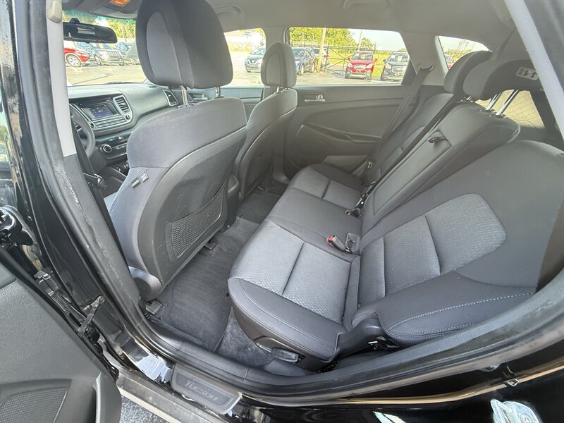 2017 Hyundai TUCSON SE - Photo 10 - Cahokia, IL 62206