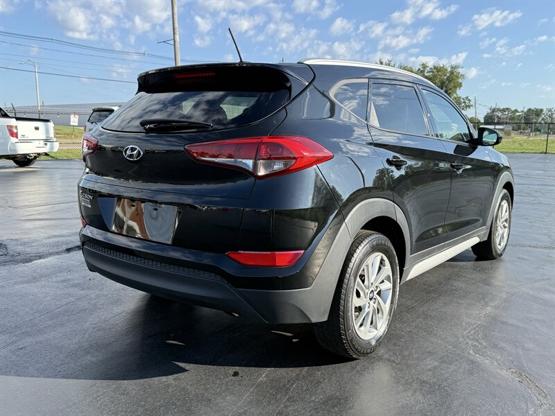 2017 Hyundai TUCSON SE - Photo 7 - Cahokia, IL 62206