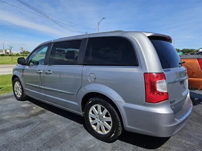 2014 Chrysler Town & Country Touring   - Photo 4 - Belleville, IL 62223