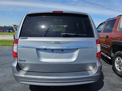 2014 Chrysler Town & Country Touring   - Photo 5 - Belleville, IL 62223