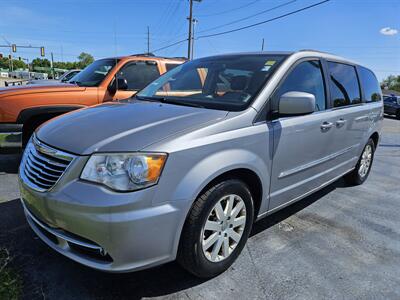 2014 Chrysler Town & Country Touring   - Photo 2 - Belleville, IL 62223