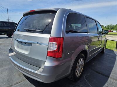 2014 Chrysler Town & Country Touring   - Photo 3 - Belleville, IL 62223