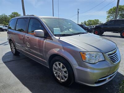 2014 Chrysler Town & Country Touring   - Photo 1 - Belleville, IL 62223