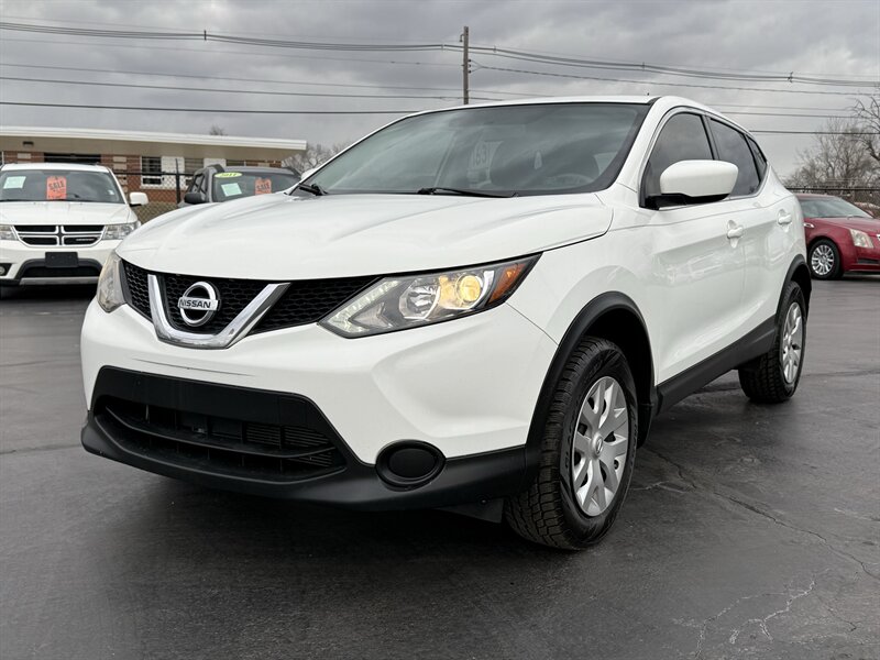 2018 Nissan Rogue Sport S   - Photo 1 - Cahokia, IL 62206
