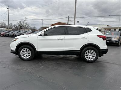 2018 Nissan Rogue Sport S   - Photo 2 - Cahokia, IL 62206