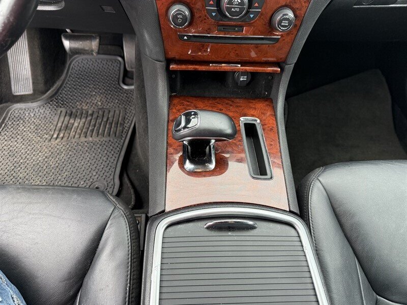 2012 Chrysler 300 Series Limited - Photo 14 - Cahokia, IL 62206