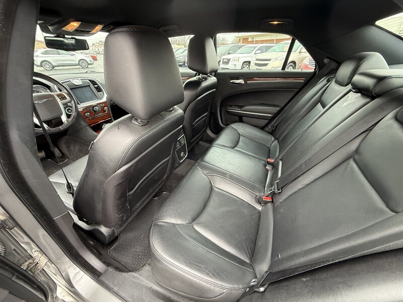 2012 Chrysler 300 Series Limited - Photo 10 - Cahokia, IL 62206