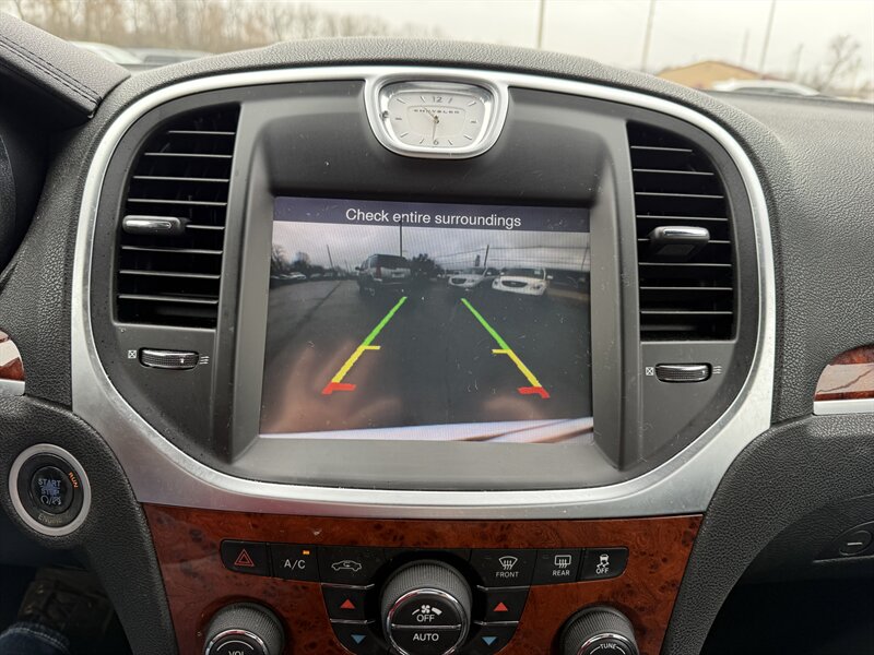 2012 Chrysler 300 Series Limited - Photo 15 - Cahokia, IL 62206