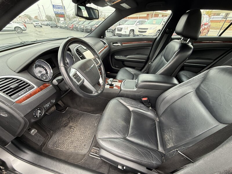 2012 Chrysler 300 Series Limited - Photo 9 - Cahokia, IL 62206