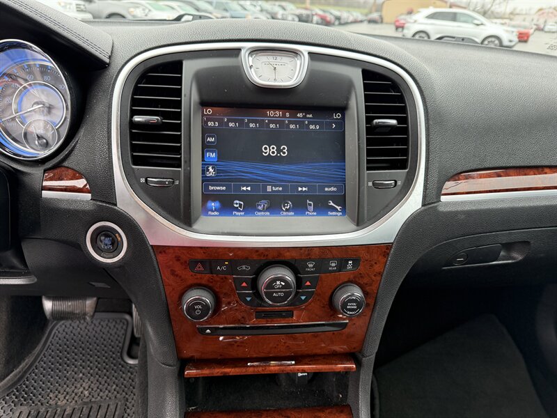 2012 Chrysler 300 Series Limited - Photo 13 - Cahokia, IL 62206