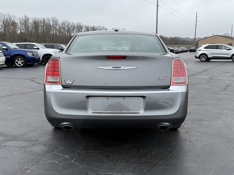2012 Chrysler 300 Series Limited - Photo 6 - Cahokia, IL 62206