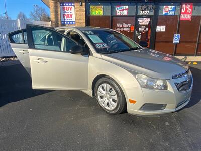 2014 Chevrolet Cruze LS Auto   - Photo 6 - Belleville, IL 62226