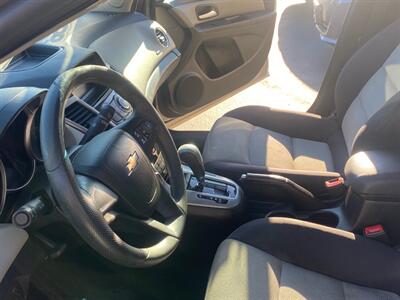 2014 Chevrolet Cruze LS Auto   - Photo 4 - Belleville, IL 62226
