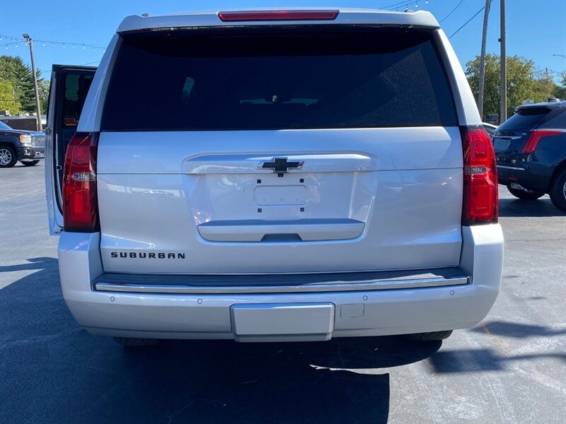 2015 Chevrolet Suburban LTZ - Photo 5 - Belleville, IL 62226