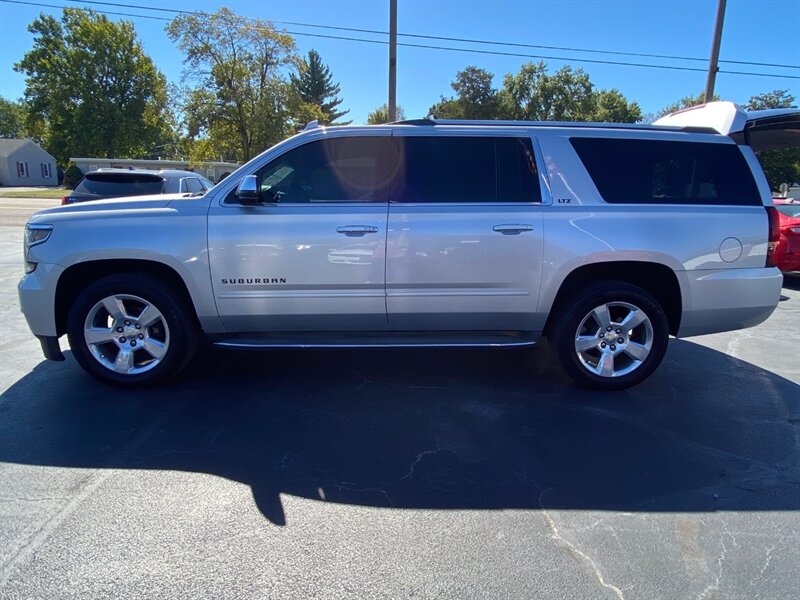 2015 Chevrolet Suburban LTZ - Photo 3 - Belleville, IL 62226
