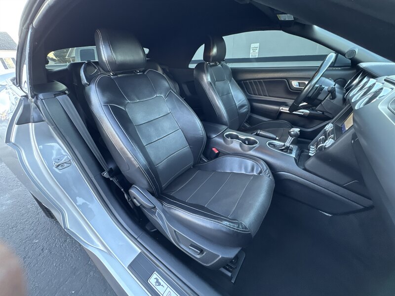 2020 Ford Mustang EcoBoost Premium - Photo 23 - Millstadt, IL 62260